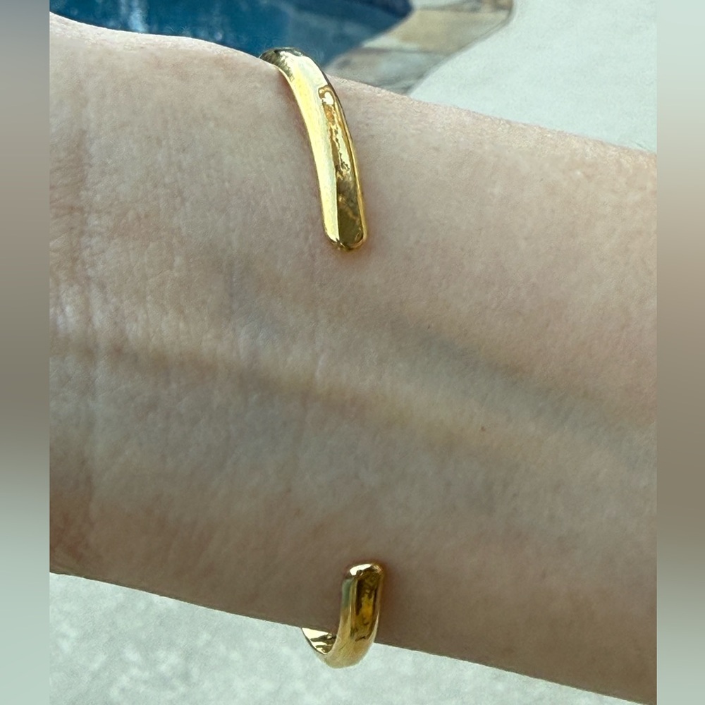 Serefina Gold-Plated Hammered Cuff Bracelet From Anthropologie!!🔥🔥🔥 - Picture 4 of 16